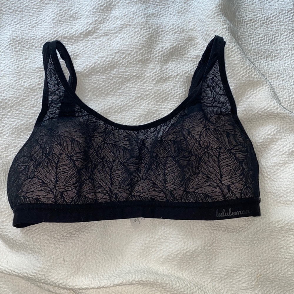 Lululemon sports bra